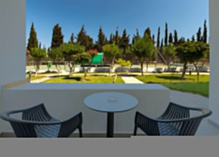 Platanista אתר נופש 4*